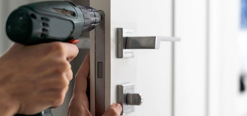 Locksmith For Lock Replacement Near Me in Lakewood, CA