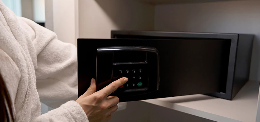 Safe Unlocking Service Company in Lakewood, California