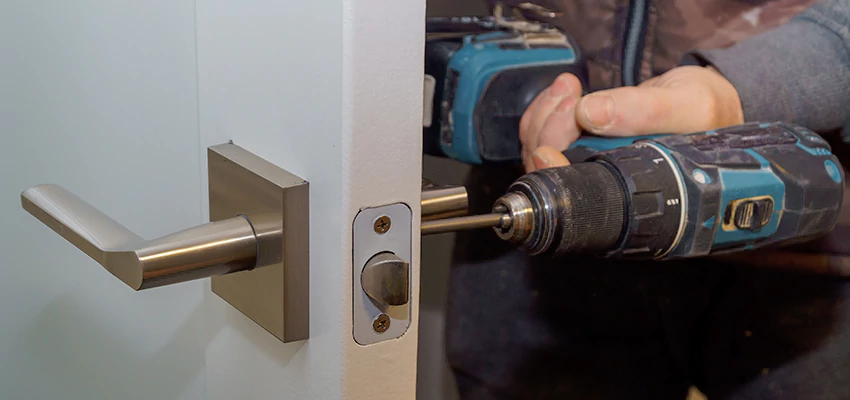 Broken Door Handle Lock Repair in Lakewood, California